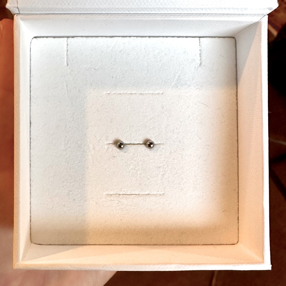 Hypoallergenic stud earrings